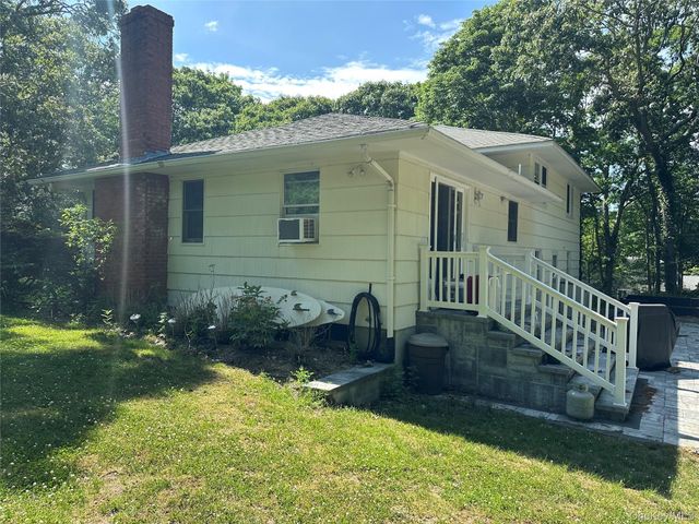 185 Holden Avenue, Cutchogue, NY 11935