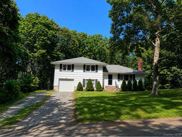 185 Holden Avenue, Cutchogue, NY 11935