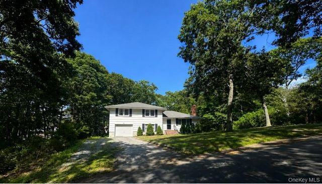 185 Holden Avenue, Cutchogue, NY 11935