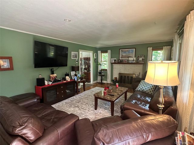 185 Holden Avenue, Cutchogue, NY 11935