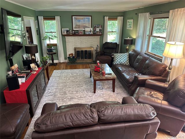185 Holden Avenue, Cutchogue, NY 11935