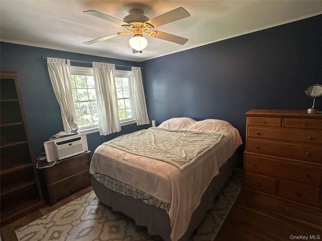 185 Holden Avenue, Cutchogue, NY 11935