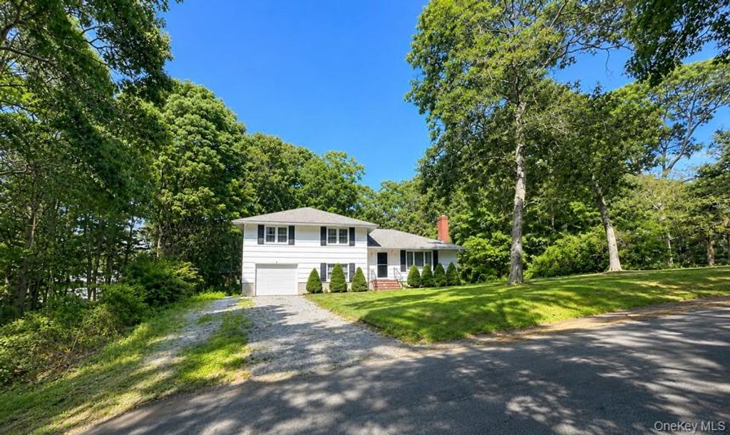 185 Holden Avenue, Cutchogue, NY 11935