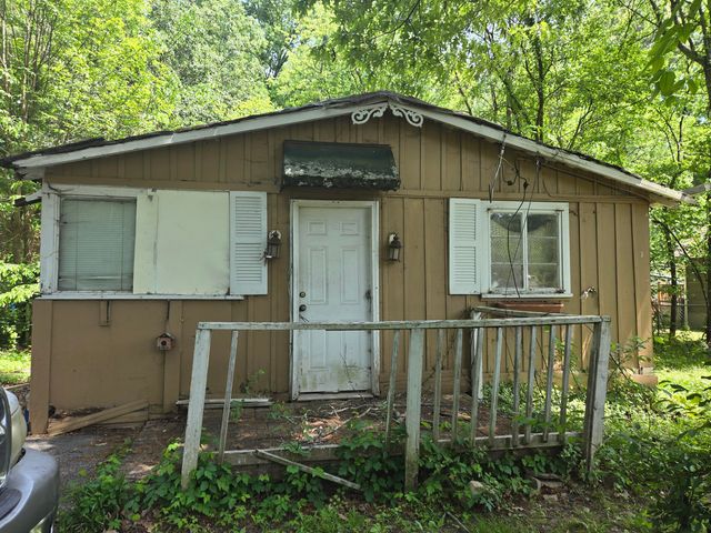 1506 Happy Valley Road, Rossville, GA 30741