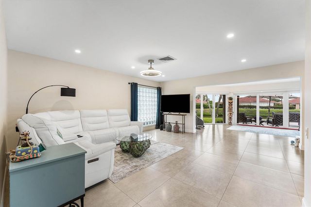 362 Yorktowne Circle, Atlantis, FL 33462