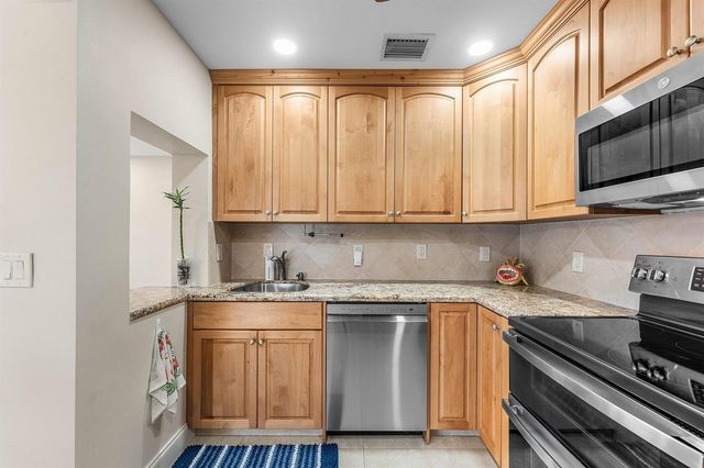 362 Yorktowne Circle, Atlantis, FL 33462