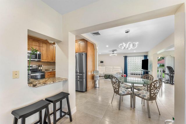 362 Yorktowne Circle, Atlantis, FL 33462
