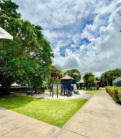 362 Yorktowne Circle, Atlantis, FL 33462