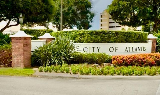 362 Yorktowne Circle, Atlantis, FL 33462
