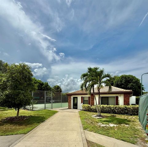 362 Yorktowne Circle, Atlantis, FL 33462