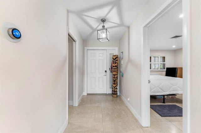 362 Yorktowne Circle, Atlantis, FL 33462