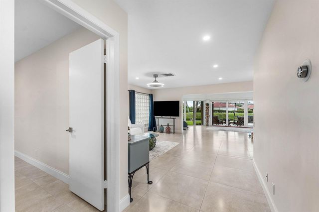 362 Yorktowne Circle, Atlantis, FL 33462
