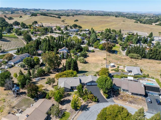 164 Helgren Court, Templeton, CA 93465