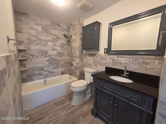 92 Village Green Way, Hazlet, NJ 07730