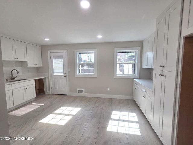 92 Village Green Way, Hazlet, NJ 07730