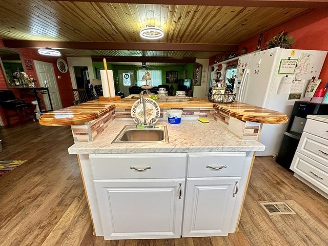 1108 E 21st St, Colorado City, TX 79512