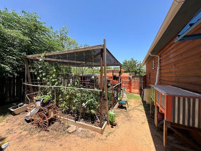 1108 E 21st St, Colorado City, TX 79512