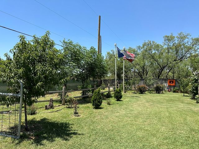 1108 E 21st St, Colorado City, TX 79512