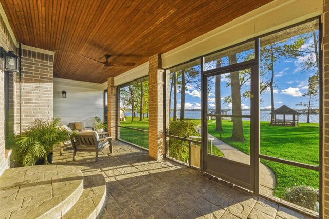 1125 River Road, Montgomery, TX 77356