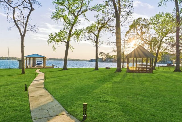 1125 River Road, Montgomery, TX 77356