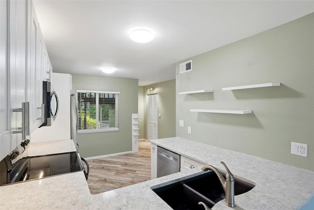 11201 122ND AVENUE N 143, Largo, FL 33778