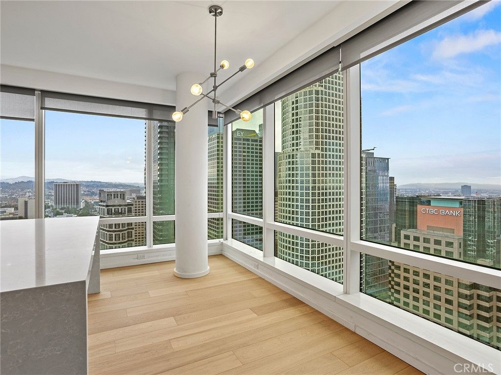 Image 13 of property listing at 877 Francisco Street 4106, Los Angeles, CA 90017