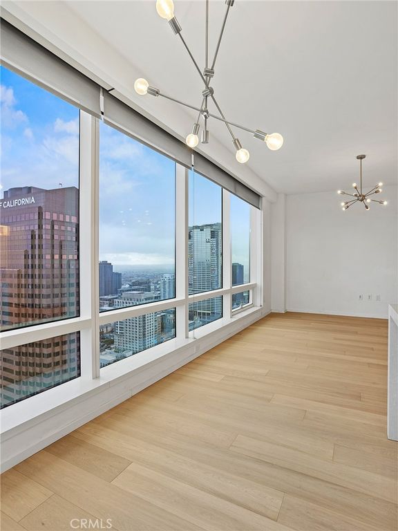 Image 15 of property listing at 877 Francisco Street 4106, Los Angeles, CA 90017