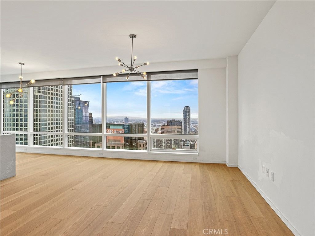 Image 17 of property listing at 877 Francisco Street 4106, Los Angeles, CA 90017