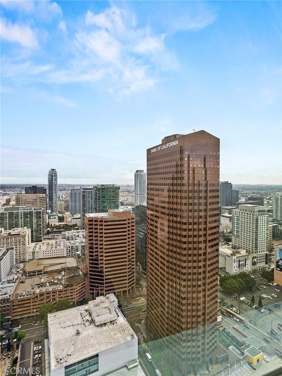 Image 21 of property listing at 877 Francisco Street 4106, Los Angeles, CA 90017