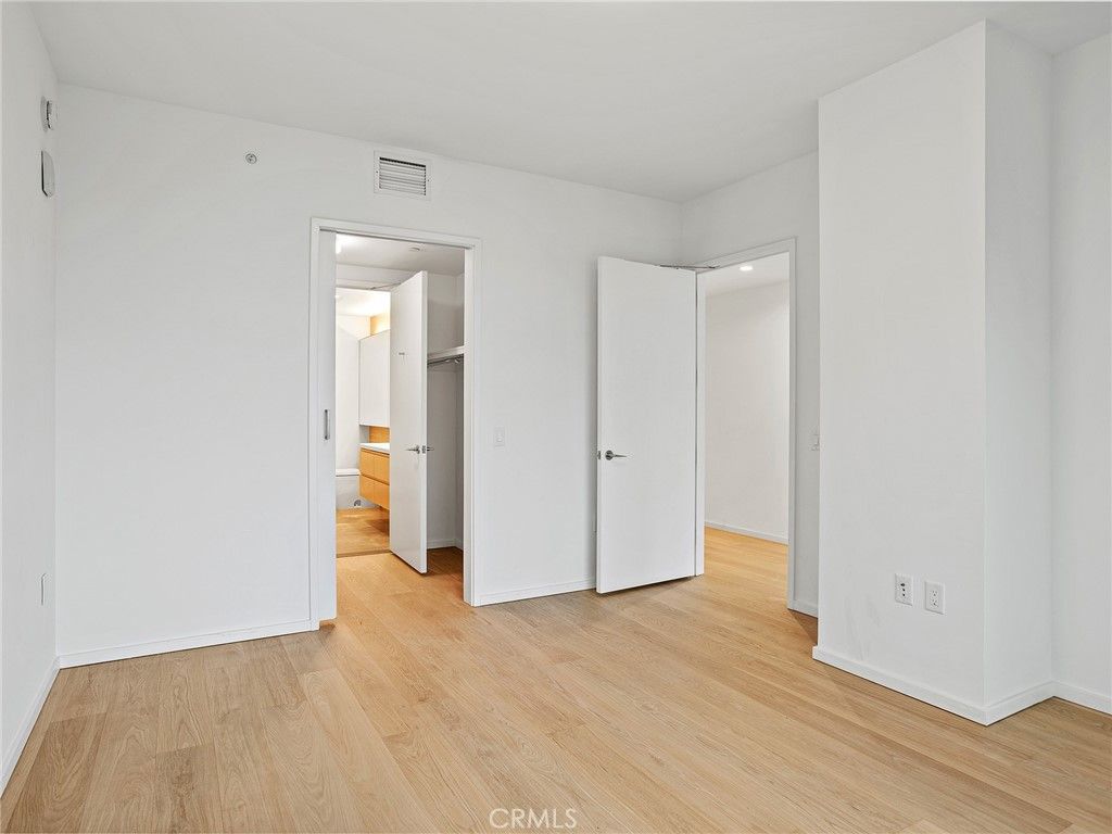 Image 24 of property listing at 877 Francisco Street 4106, Los Angeles, CA 90017