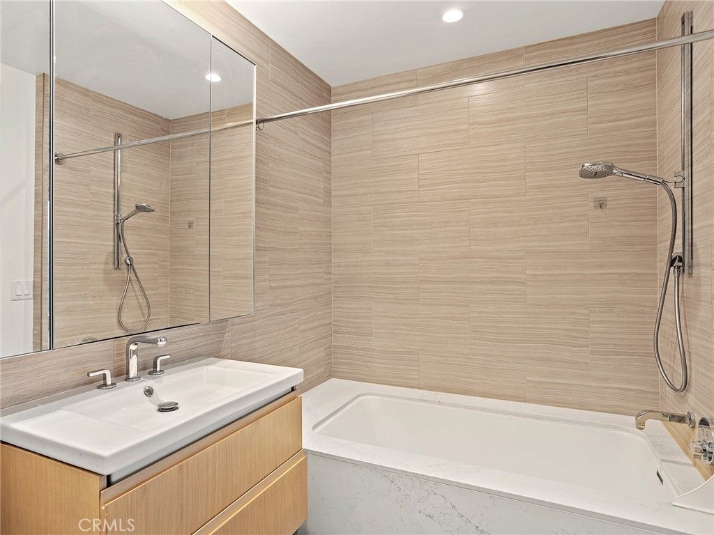 Image 32 of property listing at 877 Francisco Street 4106, Los Angeles, CA 90017