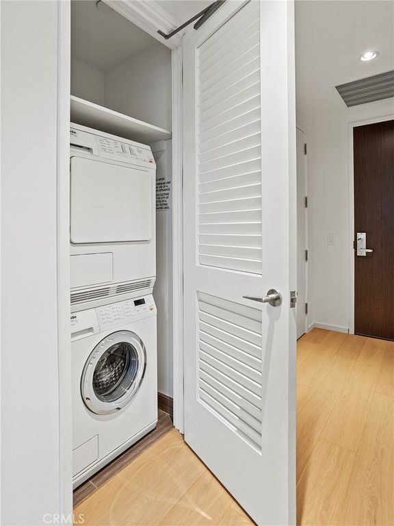 Image 33 of property listing at 877 Francisco Street 4106, Los Angeles, CA 90017