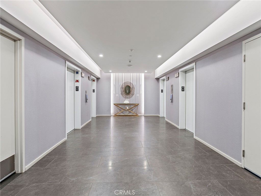 Image 35 of property listing at 877 Francisco Street 4106, Los Angeles, CA 90017