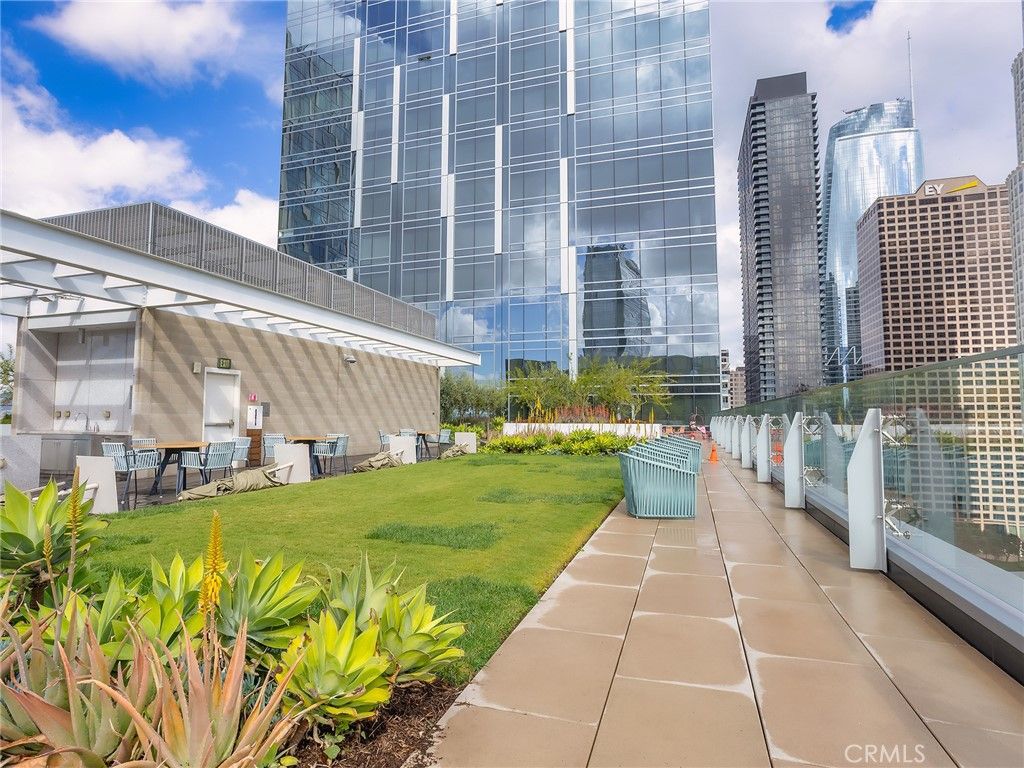 Image 45 of property listing at 877 Francisco Street 4106, Los Angeles, CA 90017