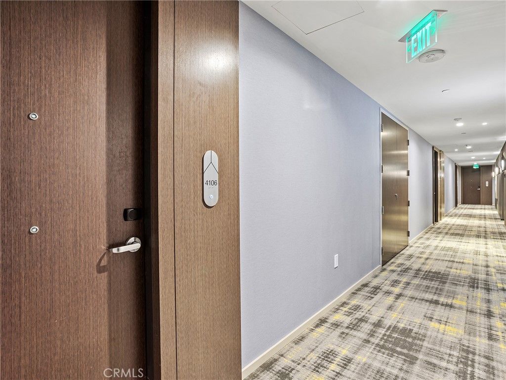 Image 6 of property listing at 877 Francisco Street 4106, Los Angeles, CA 90017