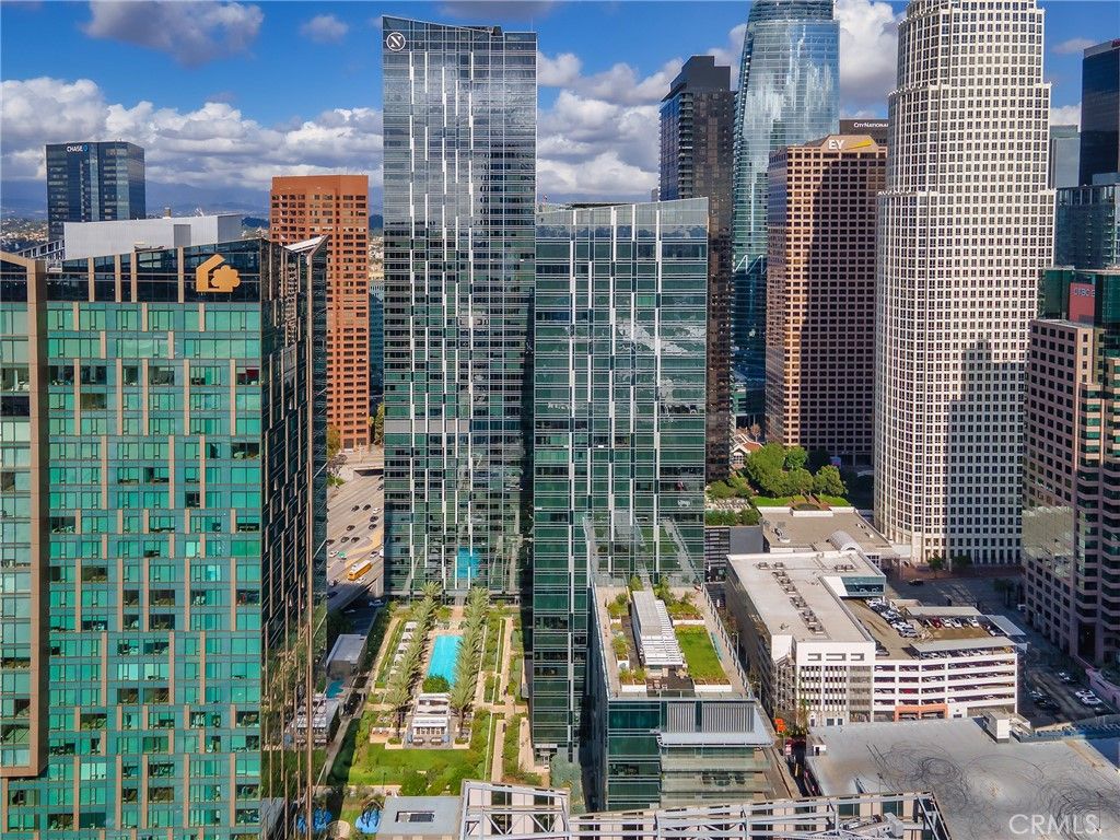 Image 65 of property listing at 877 Francisco Street 4106, Los Angeles, CA 90017