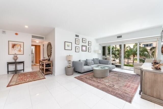 455 Australian Avenue 3e, Palm Beach, FL 33480