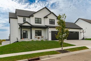 6361 Summit Pine Road NW, Rochester, MN 55901