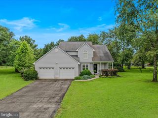 16 STORMFIELD DR W, Martinsburg, WV 25404
