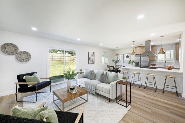 1306 Green Downs DR, Round Rock, TX 78664