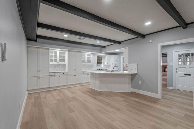 105 N Woodsway Street E, Conroe, TX 77301