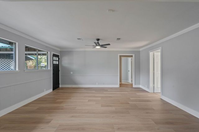 105 N Woodsway Street E, Conroe, TX 77301