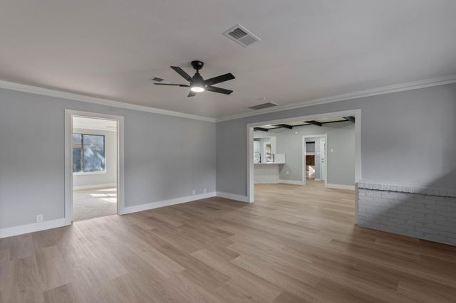 105 N Woodsway Street E, Conroe, TX 77301