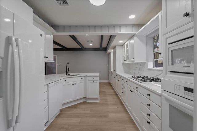 105 N Woodsway Street E, Conroe, TX 77301