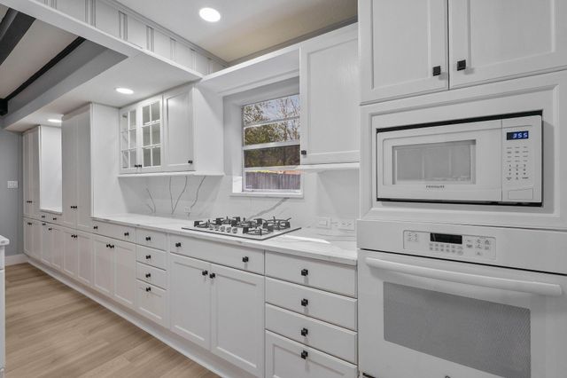 105 N Woodsway Street E, Conroe, TX 77301