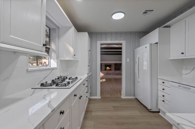 105 N Woodsway Street E, Conroe, TX 77301