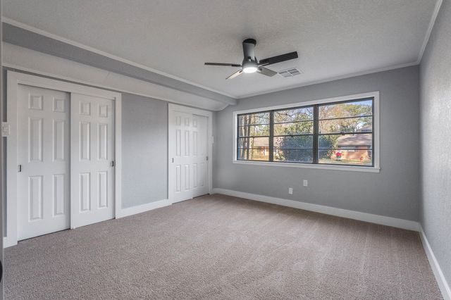 105 N Woodsway Street E, Conroe, TX 77301