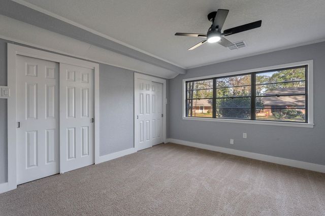 105 N Woodsway Street E, Conroe, TX 77301