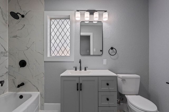 105 N Woodsway Street E, Conroe, TX 77301