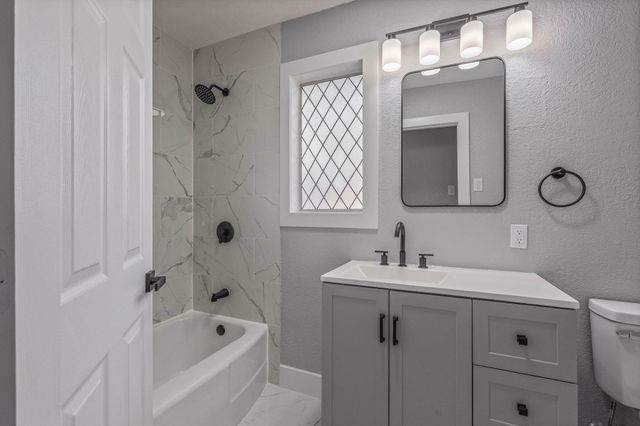 105 N Woodsway Street E, Conroe, TX 77301